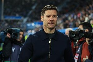 英媒：阿隆索偏爱三后卫也会踢四后卫，切尔西可能签拉蒙、罗杰斯